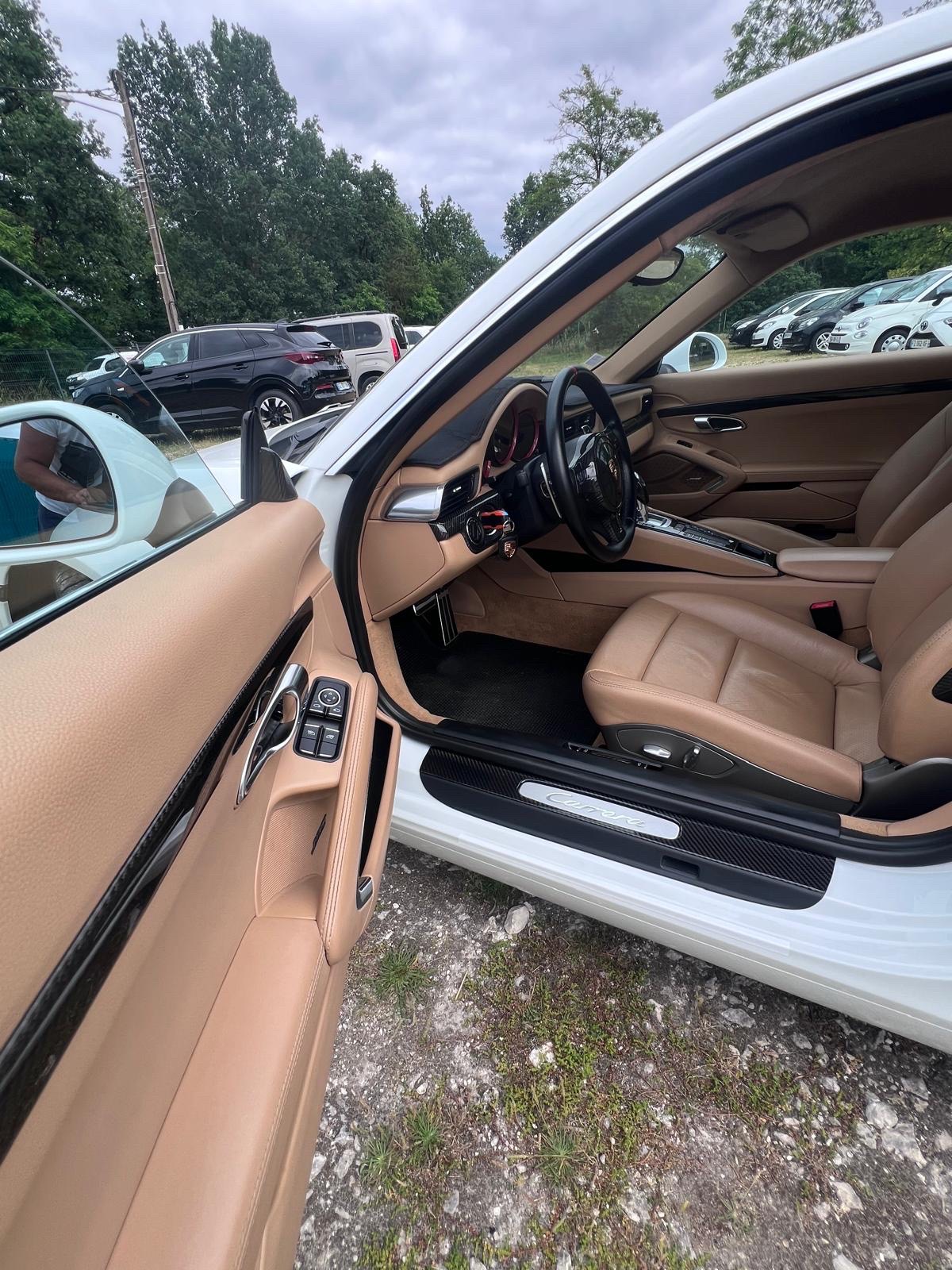 Porsche 911 Carrera 4S — photo 11