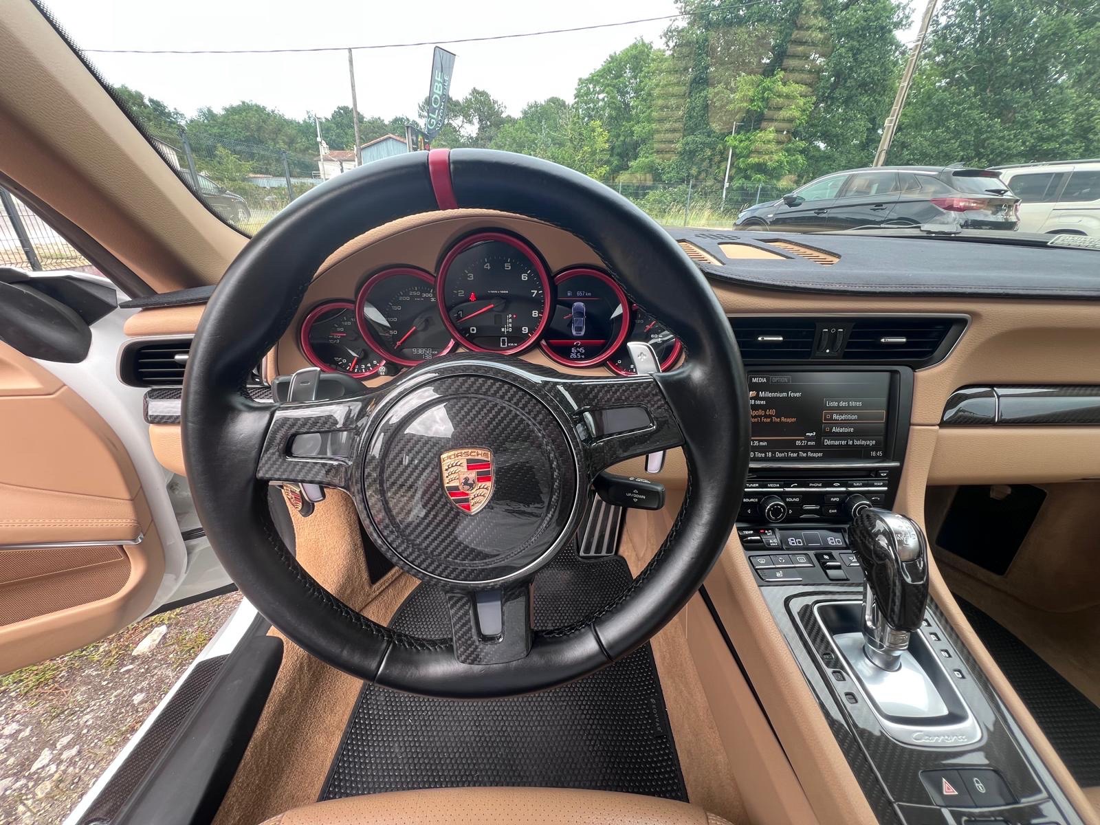 Porsche 911 Carrera 4S — photo 9