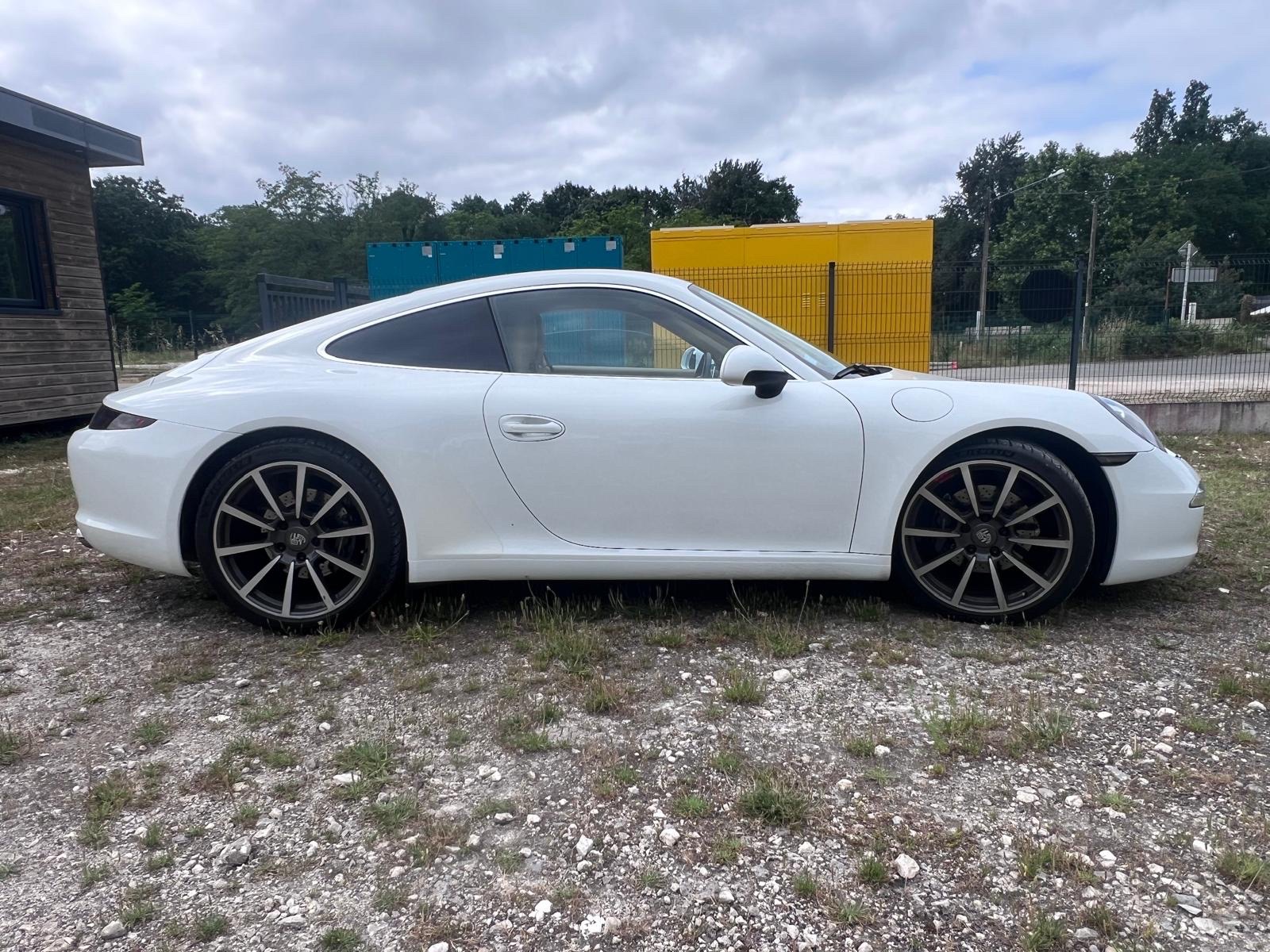 Porsche 911 Carrera 4S — photo 4